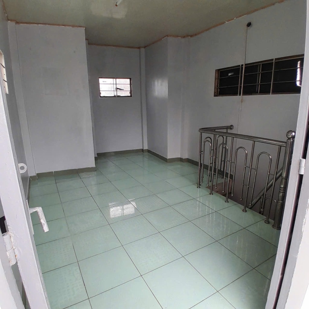 CHÍNH CHỦ CẦN BÁN CĂN MĂT TIỀN XE HƠI ĐẬU NGAY CỬA- TRỤC ĐƯỜNG ĐI ALIJ THUẬN TIỆN- THÔNG TÔN ĐẢN, - Ảnh 2